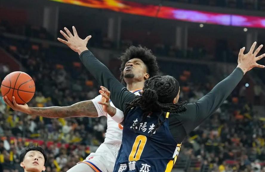 优直播-呼吸都是错！广东狂输上海尴尬画面曝光 焦泊乔没上场就被杜锋喷