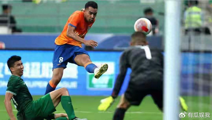 泰山队新发现！后撤的德尔加多，竟成了中场发动机？|佩德罗-阿尔瓦罗|山东泰山|段刘愚|崔康熙|克雷桑_新浪体育_新浪新闻